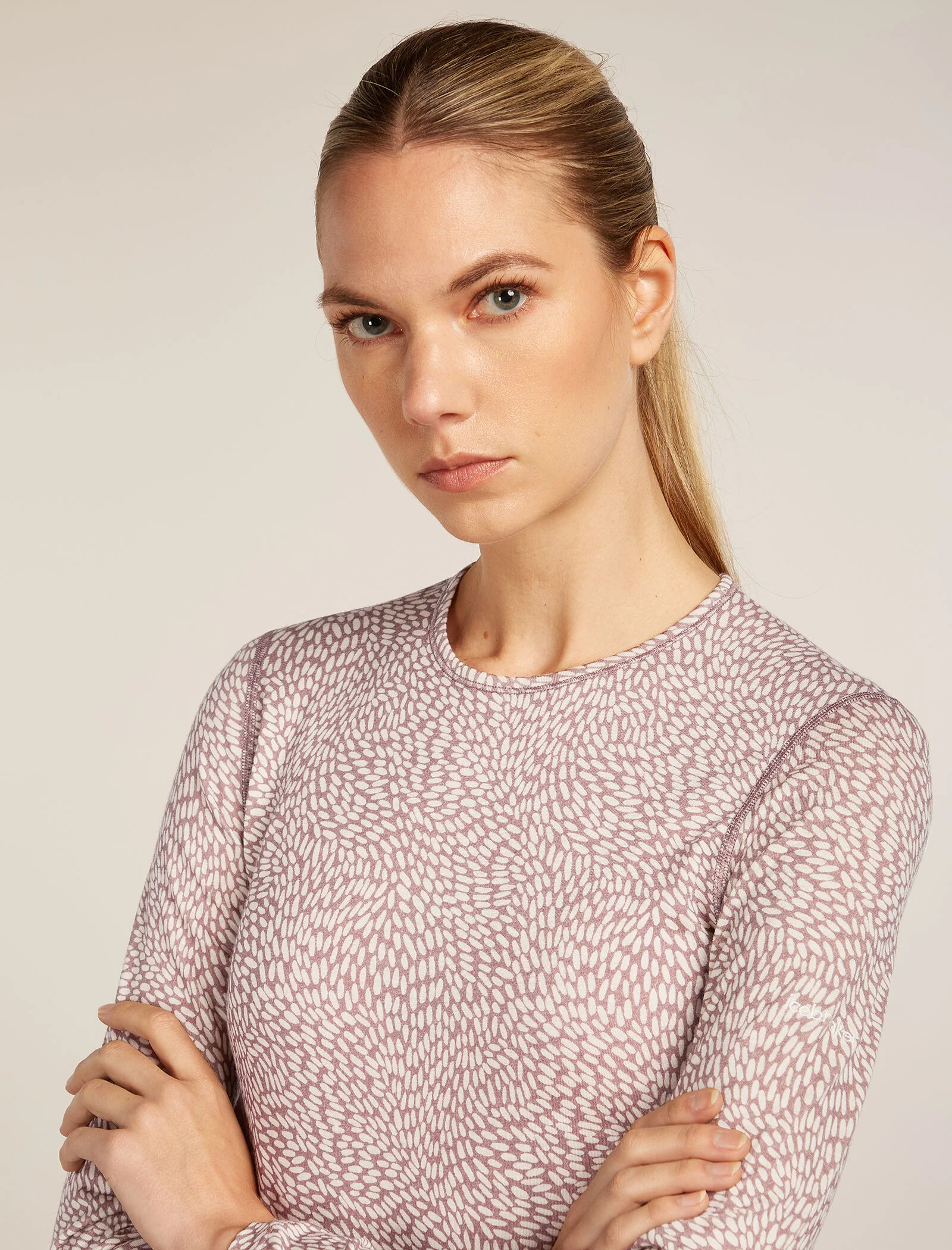 Top térmico de manga larga Oasis Merino 200 para mujer, cuello redondo, con estampado de grupo de ovejas